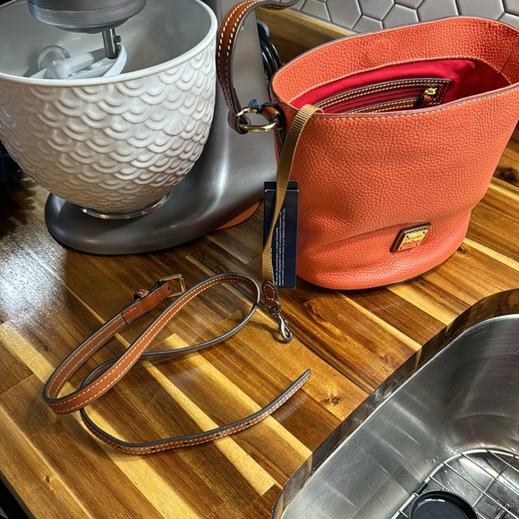 Dooney & Bourke Small Thea Crossbody Coral Pebble Leather NWT - Picture 5 of 8